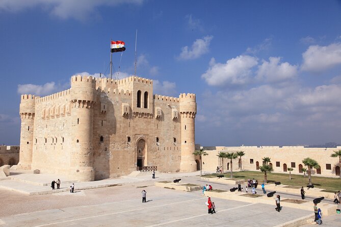 From Cairo: Alexandria Catacombs and Citadel Day Trip with Lunch - Kom el Shoqafa Catacombs: where cultures overlap underground