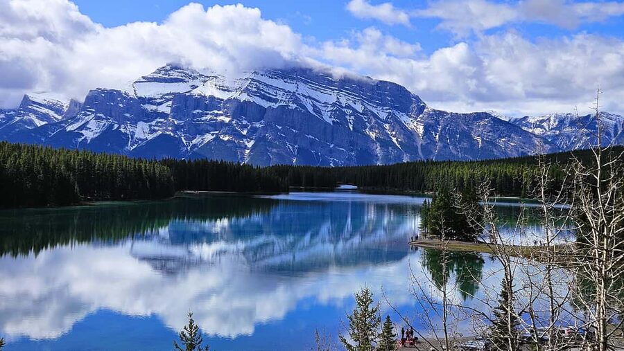 From Calgary/Canmore: Banff National Park Premium Day Trip - Lake Louise in Winter: Victoria Glacier Views and Easy Walking Options