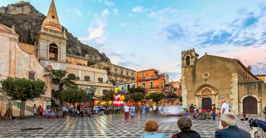 From Catania: Taormina, Isola Bella, and Castelmola Day Trip - From Piazza Duomo to Taormina: how the day really moves