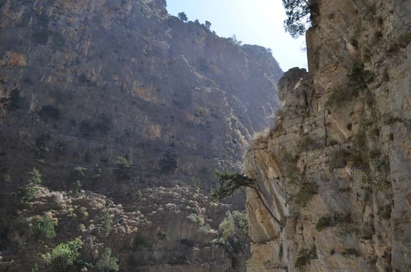 From Chania/Kalyves: Full-Day Samaria Gorge Hiking Day Trip - Entering the gorge at Xyloskalo: scenery starts fast, and so does the responsibility