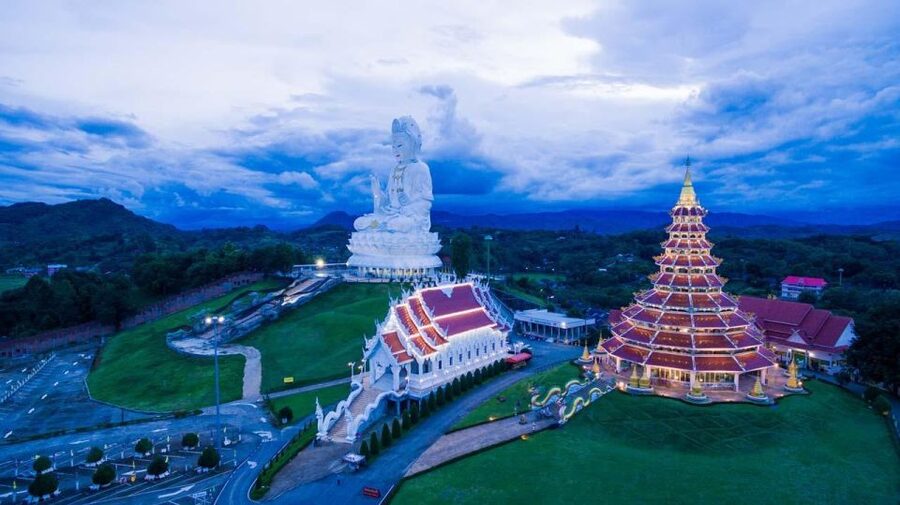 From Chiang Mai: Chiang Rai's Temples Exploration Day Trip - Natural breaks and comfortable transfers on a 3-hour drive each way