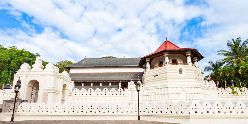 From Colombo: Kandy Full-Day Trip - Lunch in Kandy plus a gem museum: useful, but watch your patience with shopping