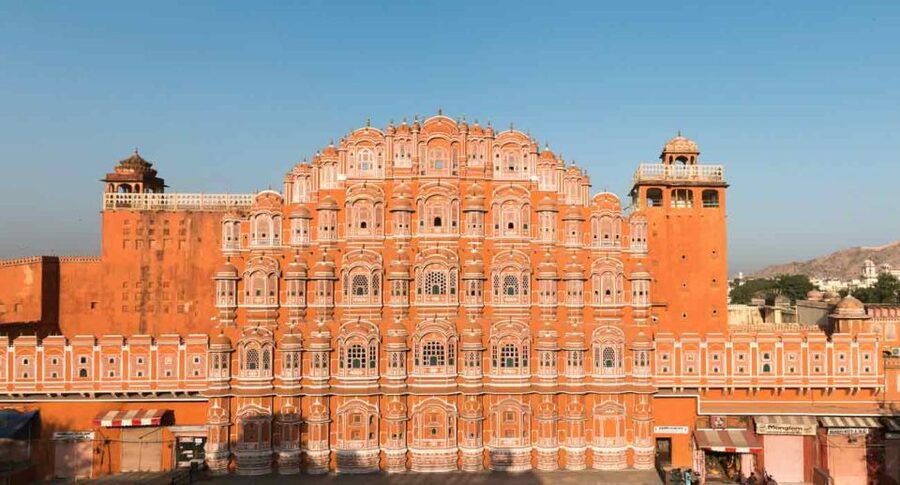 From Delhi: Jaipur Day Trip by Fast Train or Private Car - Lunch break and artisan shops: eat well, shop wisely