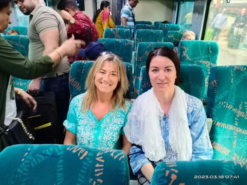 From Delhi: Taj Mahal Day Trip by Fast Train with Transfers - Agra Fort: 1 hour that actually changes your perspective