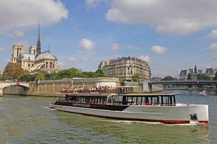 From Disneyland Paris: Paris Day Trip and Sightseeing Cruise - Your guide and audioguide app: why the commentary is more useful than it sounds
