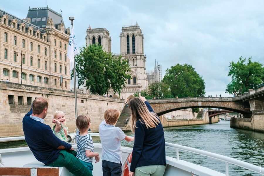 From Disneyland Paris: Paris Day Trip and Sightseeing Cruise - Eiffel Tower arrival: photo stop plus the advantage of a separate entrance