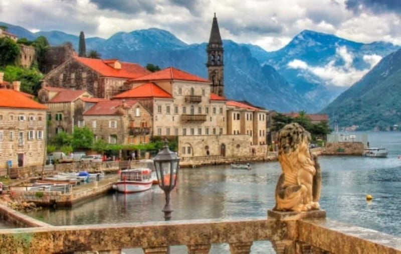 From Dubrovnik: Montenegro Day Trip with Boat Cruise - The Walk vs. the Climb: Choosing Your Pace in Kotor