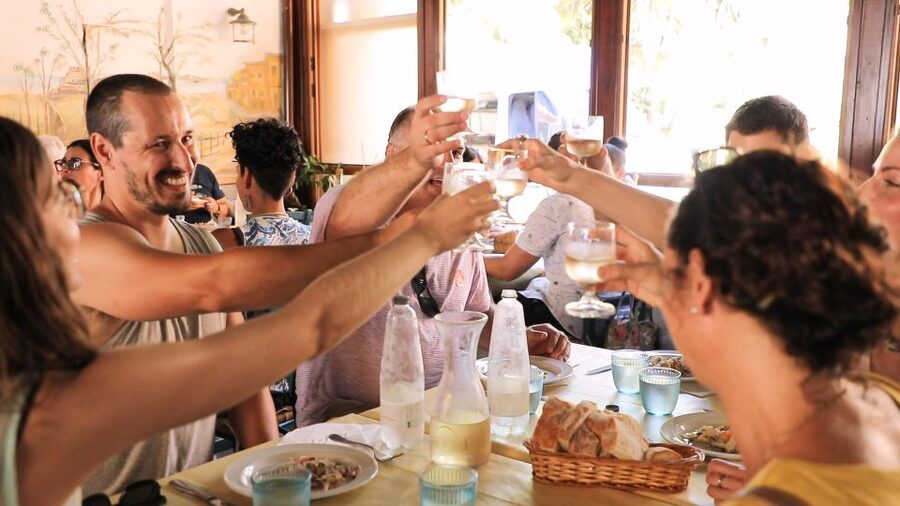 From Florence: Cinque Terre Day Trip with Optional Lunch - Timing and regrouping: how guides keep big groups from chaos