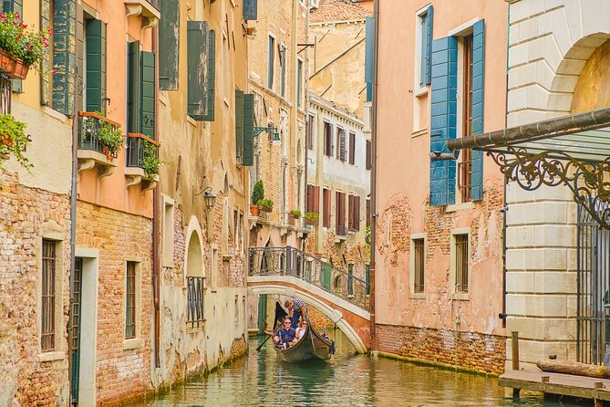 From Florence to Venice: A Day Trip to the Floating City - Glass-Blowing Demo: Mesmerizing Craft or High-Sales Mood