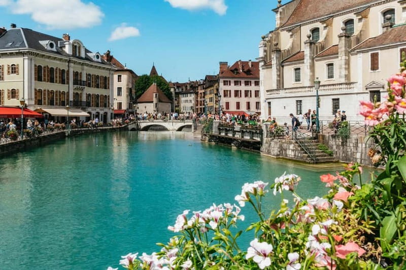 From Geneva: Annecy Half-Day Trip - Getting there smoothly: Place Dorcière and the coach ride into France