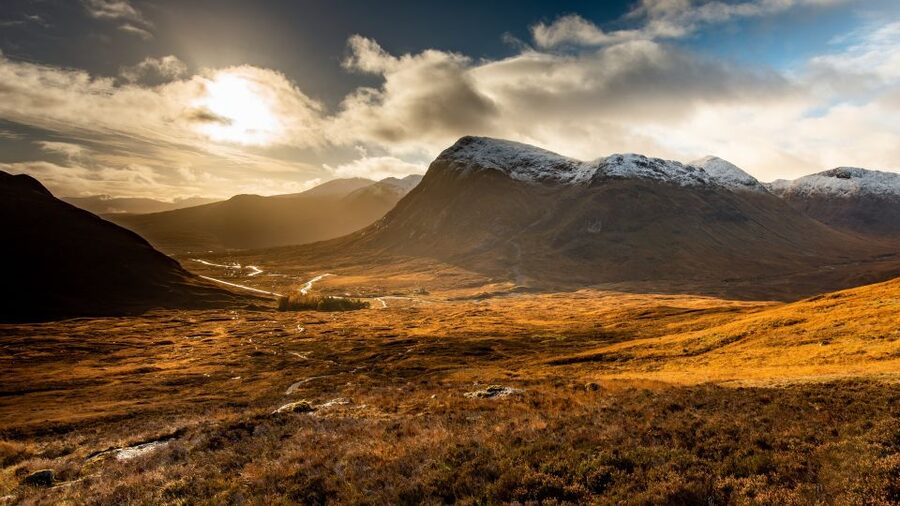 From Glasgow: Glenfinnan, Fort William, and Glencoe Day Trip - Glenfinnan Viaduct and Loch Shiel: Harry Potter photos with real timing