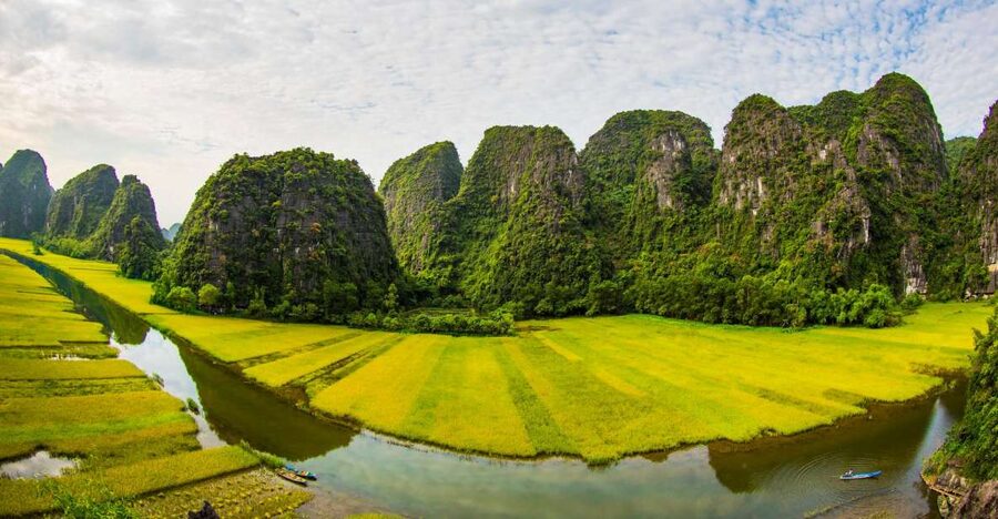 From Hanoi: Hoa Lu, Mua Cave and Tam Coc Full-Day Trip - Lunch in Ninh Binh: What You’re Actually Getting