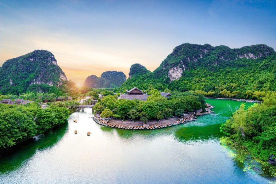 From Hanoi: Ninh Binh, Hoa Lu, Tam Coc, & Mua Cave Day-Trip - Hang Múa (Mua Cave): near-500 steps for panoramic rewards