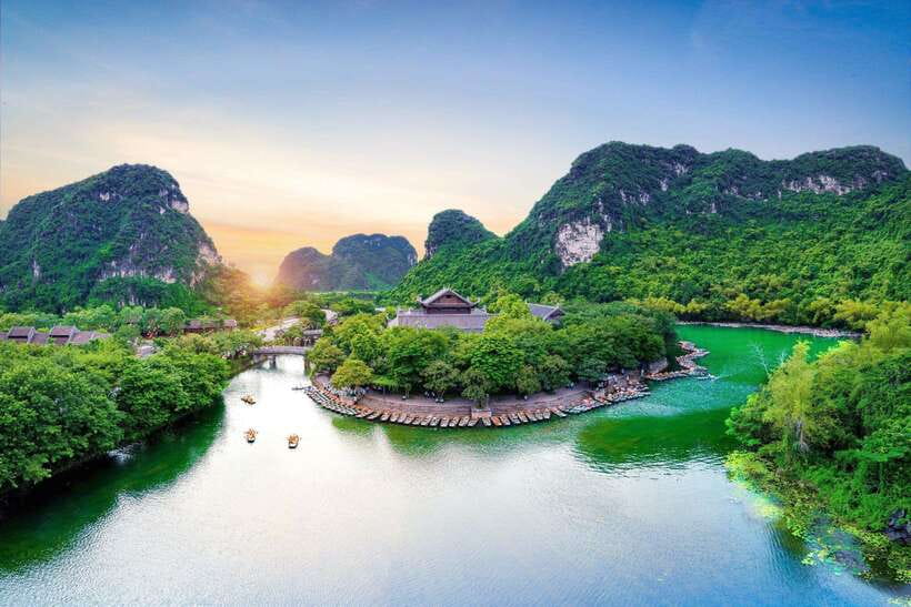 From Hanoi: Ninh Binh, Hoa Lu, Tam Coc, & Mua Cave Day-Trip - Your bus day from Hanoi: timing, smooth transitions, and return drop-off