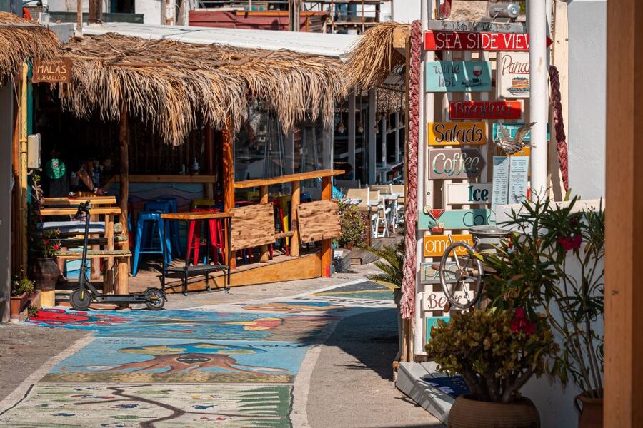 From Heraklion: Day Trip to Matala Hippie Beach and Caves - Lunch by the sea and how to pace the day