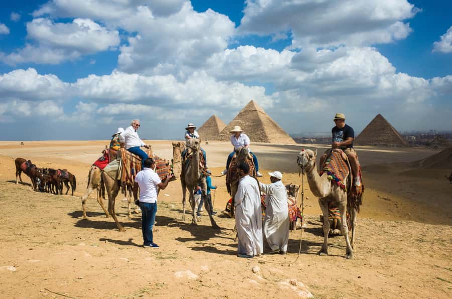 From Hurghada: Grand Egyptian Museum Pyramids Cairo Day Trip - Lunch near Giza: keep it simple so the afternoon stays enjoyable