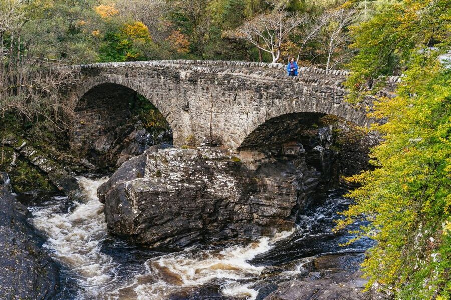 From Inverness: Loch Ness Guided Day Trip - Urquhart Castle grounds: loch views with history built in