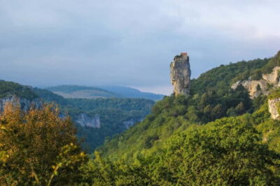 From Kutaisi: Chiatura Day Trip with Katskhi Pillar and More - Katskhi Pillar: the church on a rock moment