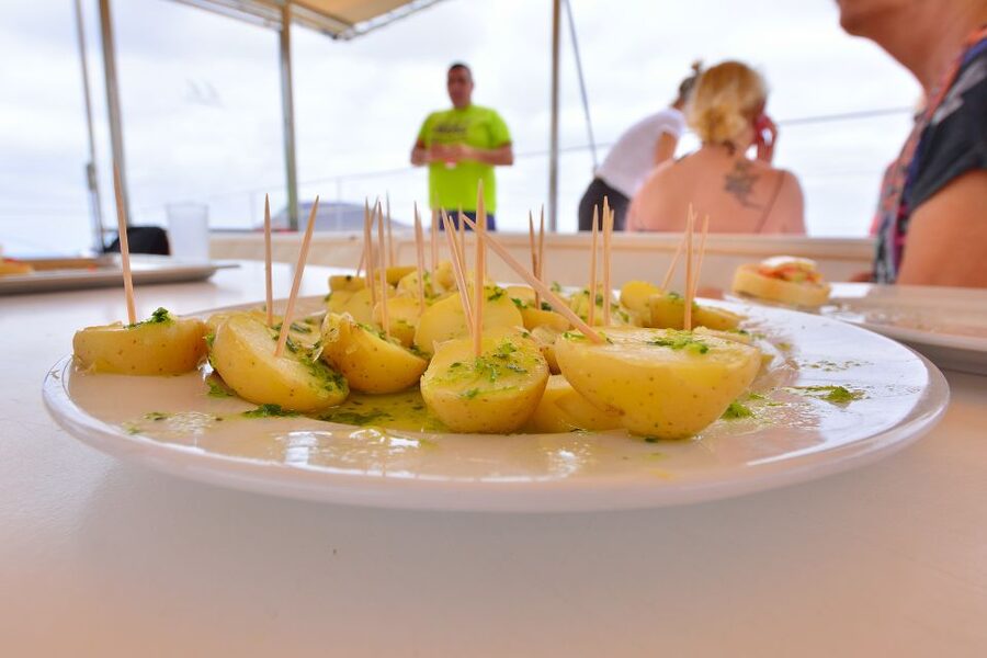 From Lanzarote: Sailing Day Trip Around La Graciosa - Timing, crowds, and sea conditions: the real-life stuff to plan for