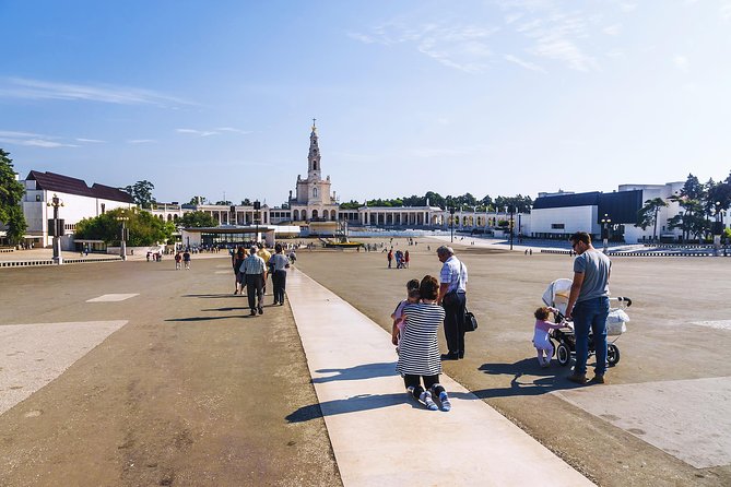 From Lisbon: Fatima Batalha Nazare & Obidos Small Group Day Trip - Guide style and language: how to get the best experience