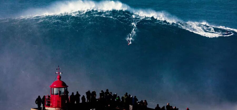 From Lisbon: Nazare Big Waves and Óbidos Guide Day Trip - Lisbon to Nazaré: how the day sets up the wow factor
