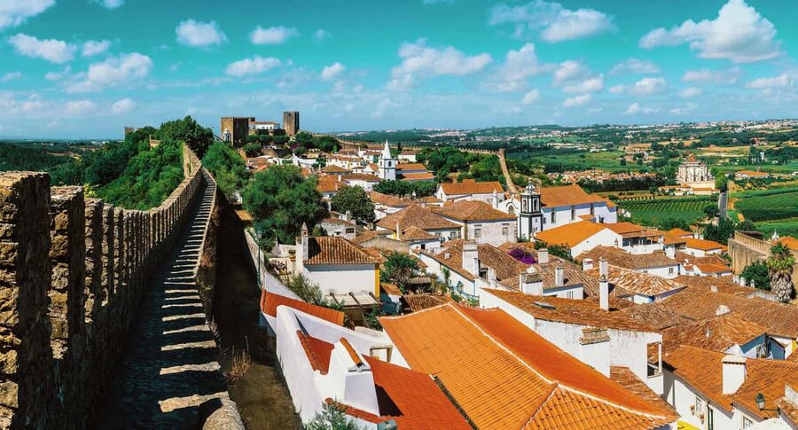 From Lisbon: Nazare Big Waves and Óbidos Guide Day Trip - Nazaré Lighthouse and the Sítio: seeing why the ocean here gets attention