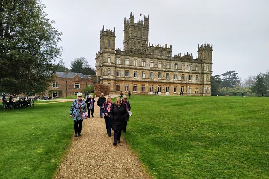 From London: Day Trip to Downton Abbey, Oxford and Bampton - Who should book this day trip?