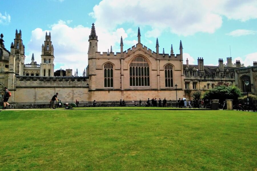 From London: Day Trip to Downton Abbey, Oxford and Bampton - Oxford walking tour: old university buildings you can actually see up close