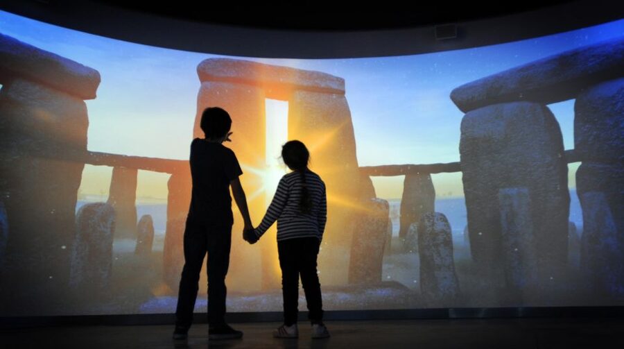 From London: Stonehenge & Roman Baths Full-Day Trip - Pump Rooms afternoon tea and live classical music time
