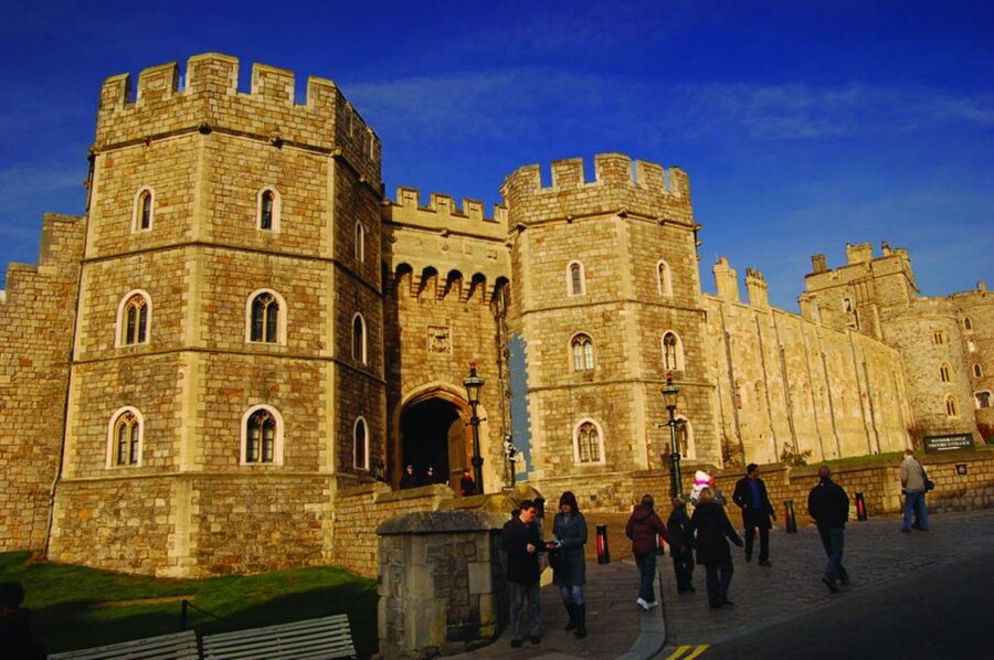 From London: Windsor Castle and Stonehenge Day Trip - Stonehenge with more time: Why the extra access changes everything