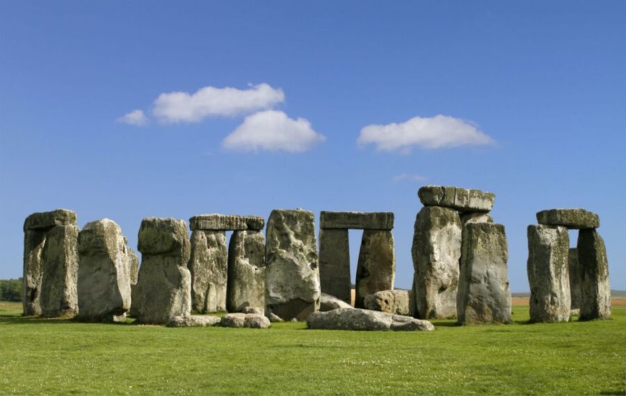 From London: Windsor Castle and Stonehenge Day Trip - Meeting points in London: How to avoid the classic bus-miss problem