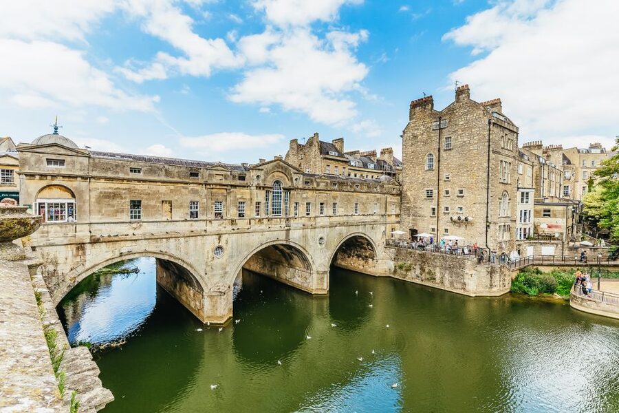 From London: Windsor Castle, Bath, and Stonehenge Day Trip - Guides and drivers: the difference between a long day and a good one