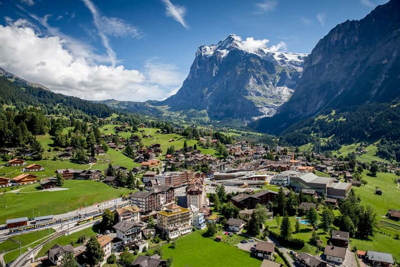 From Lucerne: Day Trip to Grindelwald & Lauterbrunnen - Getting on the coach in Luzern without losing time