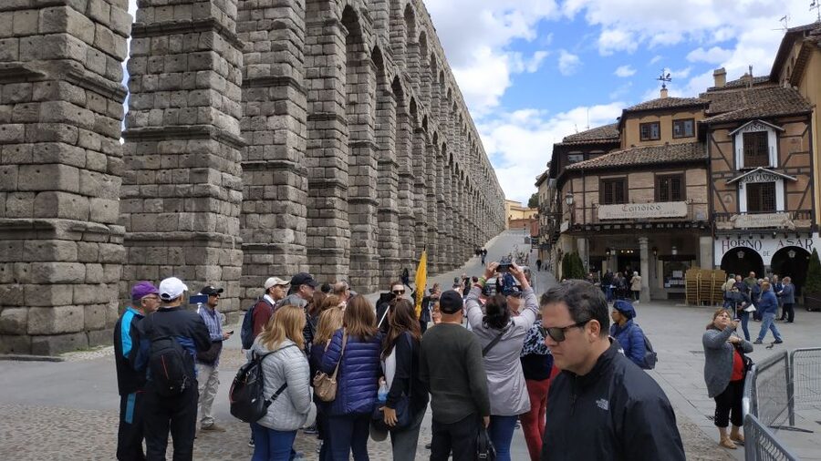 From Madrid: Ávila and Segovia Guided Day Trip - Bilingual tours in the real world: what to expect in your ears, not just your itinerary