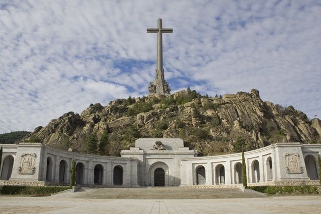 From Madrid: El Escorial, Valley and Segovia Day Trip - The smart idea behind this Madrid day trip