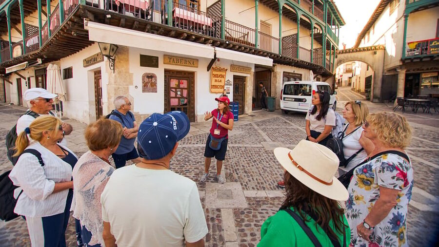 From Madrid: Guided Day Trip to Chinchon, Aranjuez & Toledo - Chinchón guided walk: why Plaza Mayor is more than a postcard
