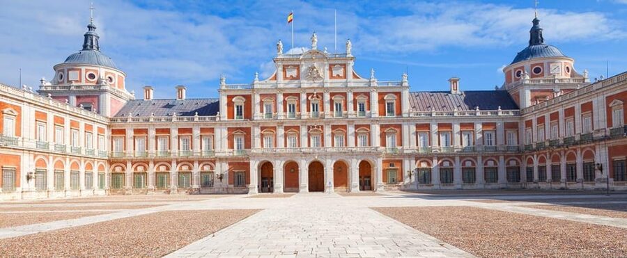 From Madrid: Guided Day Trip to Chinchon, Aranjuez & Toledo - Real-world logistics: bus comfort, driver skill, and time pressure