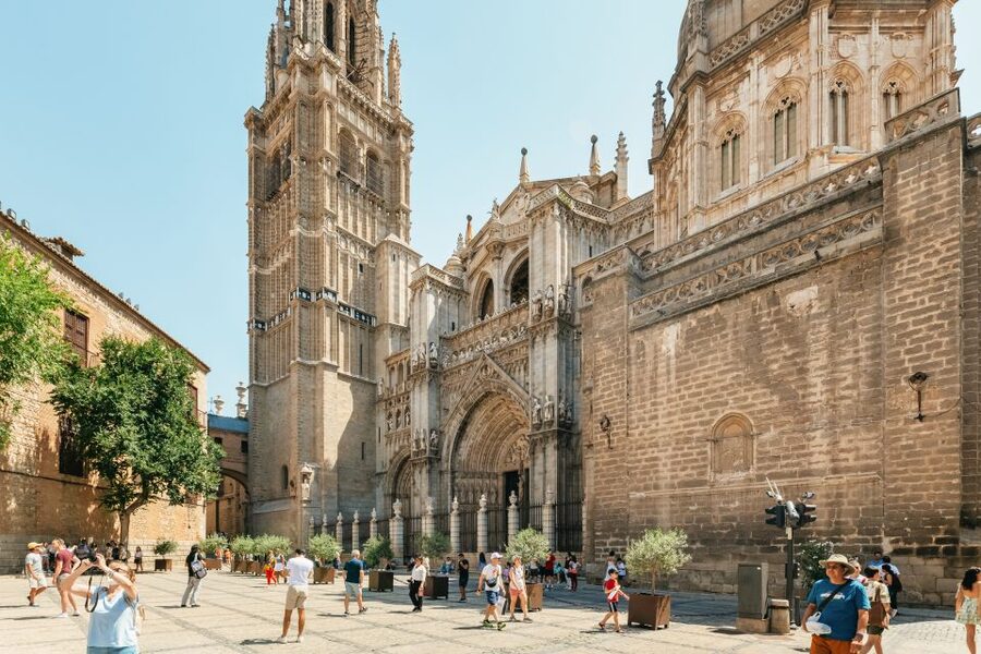 From Madrid: Guided Day Trip to Toledo by Bus - The 60-minute guided walking tour: fast orientation, real context