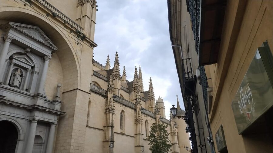 From Madrid: Half-Day or Full-Day Trip to Segovia - Alcázar de Segovia: the castle that earns the hype