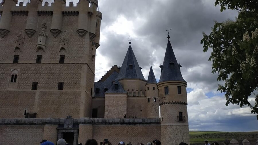 From Madrid: Half-Day or Full-Day Trip to Segovia - Free time in the Old Town: views, Santa Teresa vibes, and snack breaks
