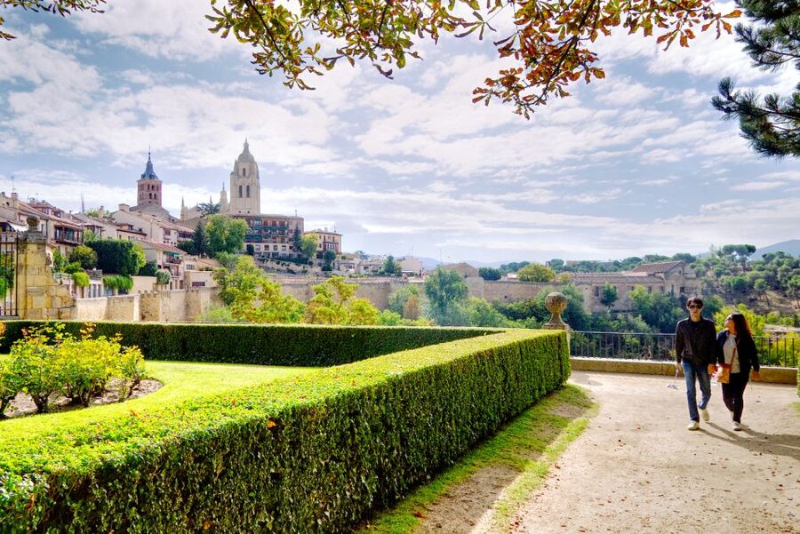 From Madrid: Segovia & Avila Day Trip with Optional Tickets - Old town highlights in Ávila: Plaza Mayor, San Vicente, Saint Teresa