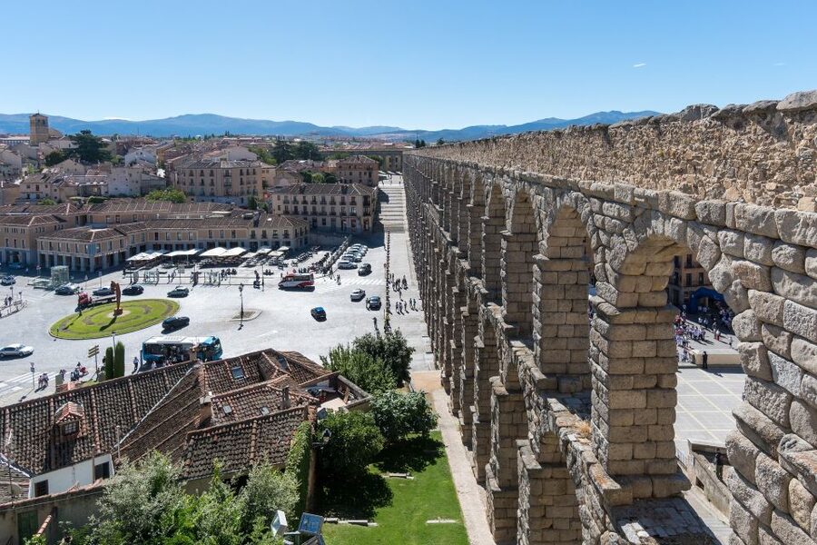 From Madrid: Segovia & Avila Day Trip with Optional Tickets - How the guide + headsets keep this day from turning into noise
