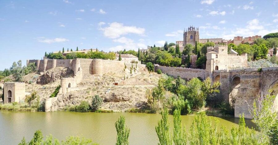 From Madrid: Toledo Guided Day Trip with Cathedral Admission - Mirador del Valle: getting your bearings before the old streets