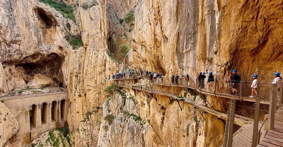 From Málaga: Caminito del Rey Guided Day Trip - El Chorro break: a short reset before the return bus