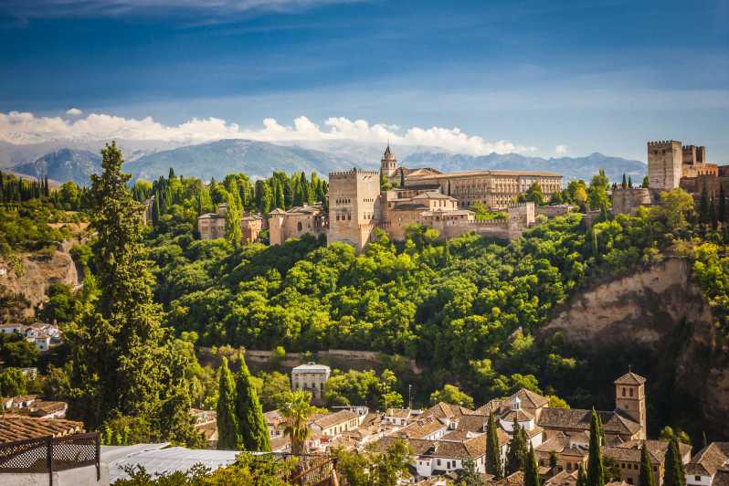 From Malaga: Day Trip to Alhambra by Bus with Entry Tickets - Nasrid Palaces and Charles V: two styles, one powerful day