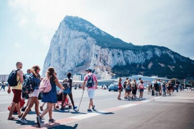 From Malaga: Full-Day Trip to Gibraltar - Crossing into Gibraltar and getting oriented fast