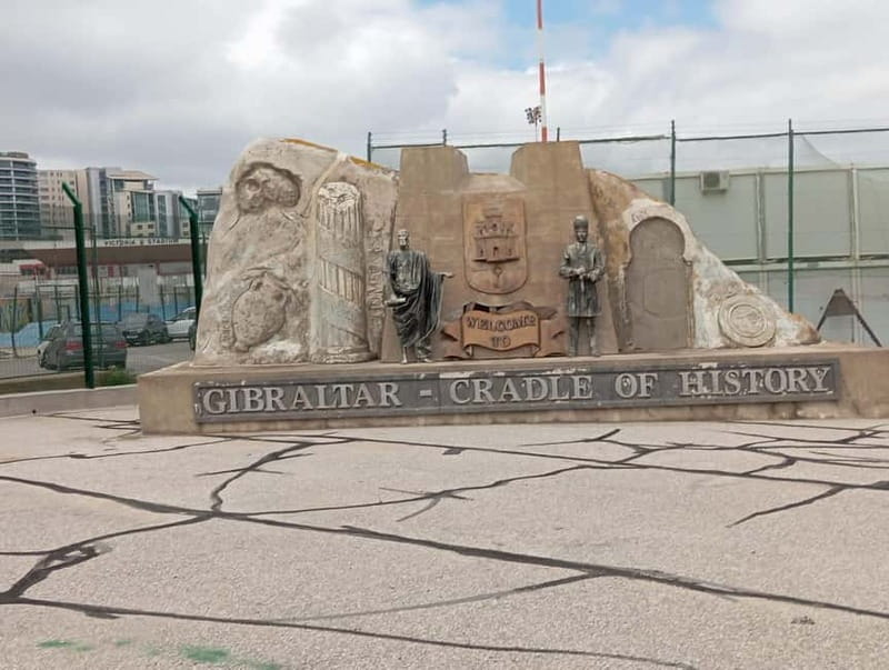 From Málaga: Gibraltar Day Trip - Heading up the Rock: cable car vs tourist taxi vs walking