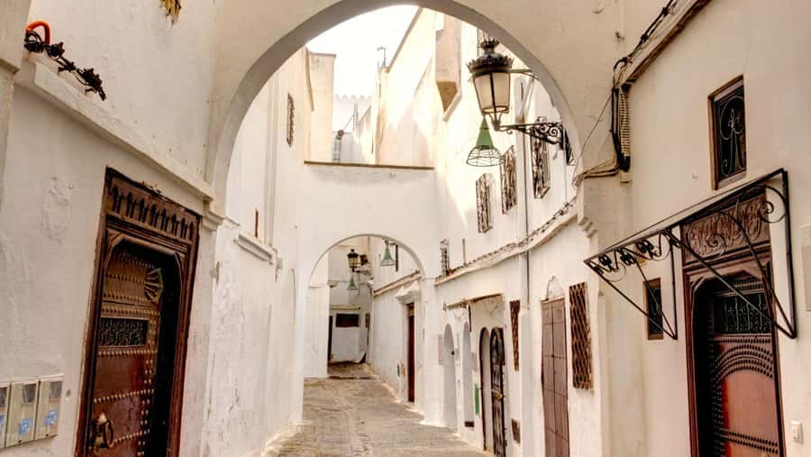 From Málaga: Morocco Day Trip with Tour Guide and Lunch - Return across Ceuta: when the schedule meets the border reality