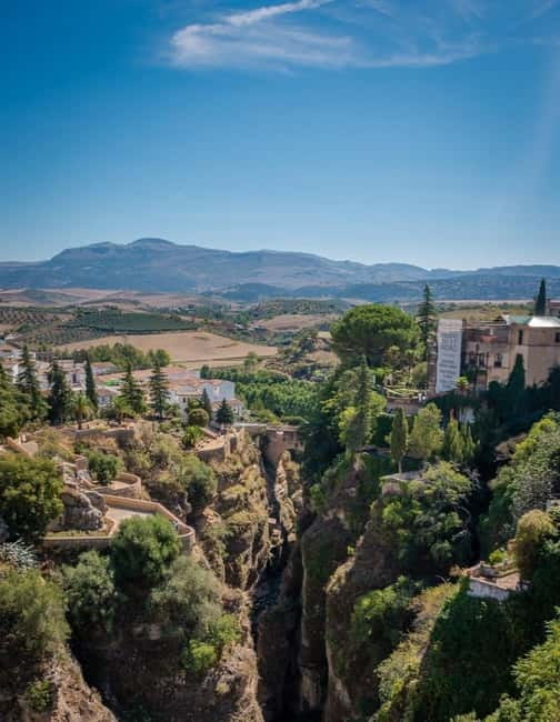 From Malaga: Ronda & Setenil de las Bodegas Day Trip - Transport and guides from Málaga: why the start matters