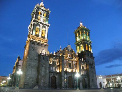 From Mexico City: Puebla, Cholula and Tonantzintla Day Trip - Early pickup at Hostal Amigo and the road with volcano views